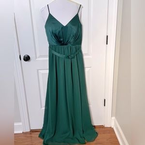 Like new Vera Wang Hunter green dress with belt
